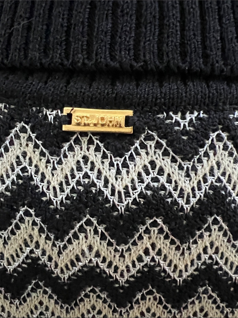 St John Nordstrom Black & White Zigzag Zip-Front Knit Jacket - Picture 5 of 12